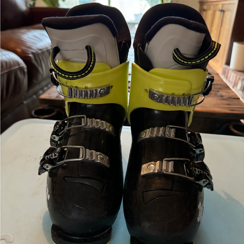 Kids Used Rossignal Ski Boots size 22.5